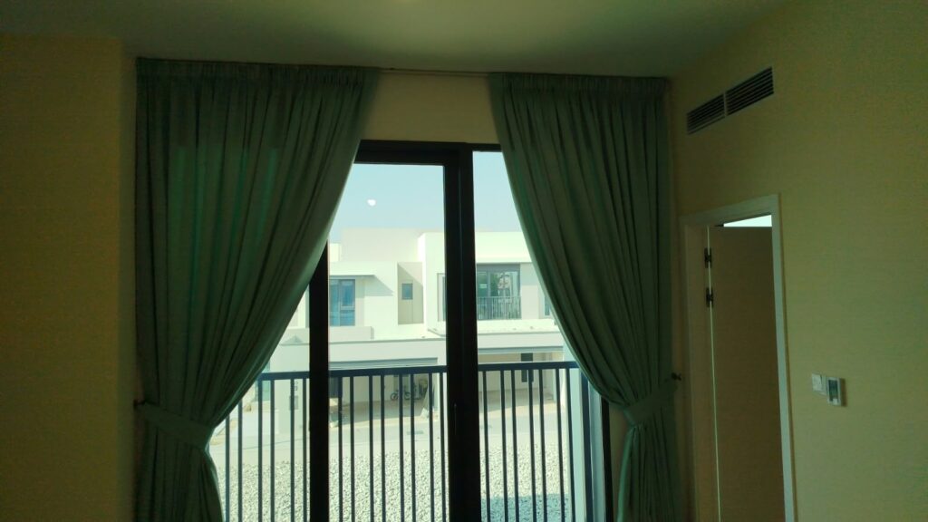 Curtain installation in Dubai – photo 4